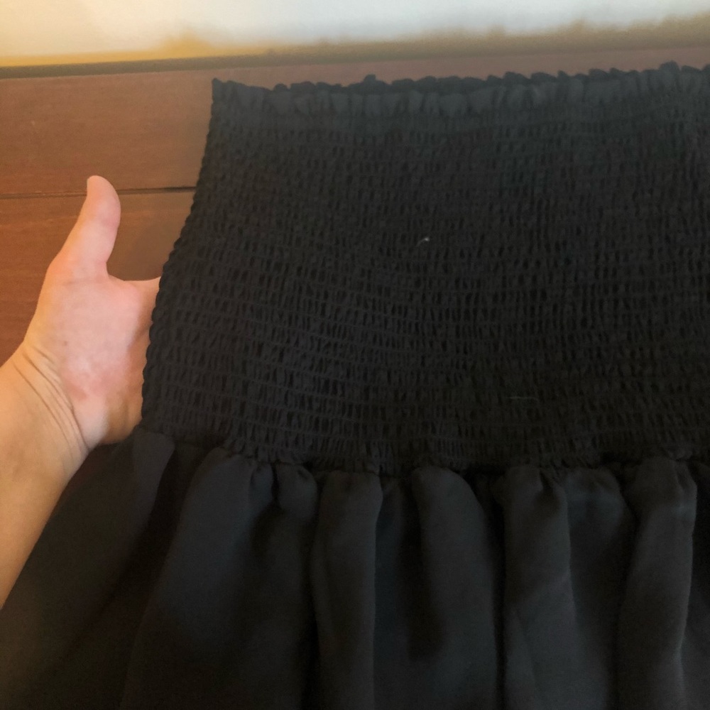 black scrunch strapless top